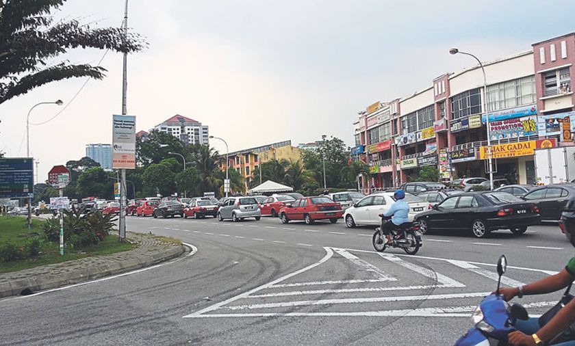 Business operators in Ampang Jaya are worried they may be forced to close if the Sungai Besi-Ulu Klang Expressway (SUKE) is built. 