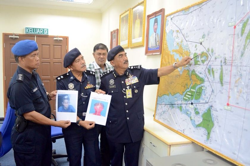 Sabah Police Commissioner Datuk Jalaluddin Abdul Rahman (right) and Semporna District Police chief Superintendent Mazlan Lazim (centre) pointing out the islands where the suspects were believed to have hidden. u00e2u20acu201d  Photo courtesy of State police