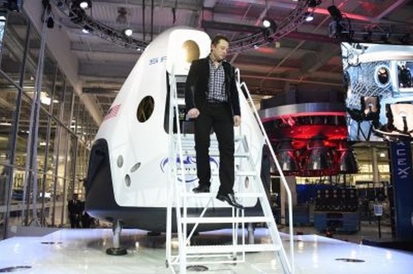 SpaceX CEO Elon Musk unveils SpaceXu00e2u20acu2122s new seven-seat Dragon V2 spacecraft, in Hawthorne, California on May 29, 2014. u00e2u20acu201d Afp-Relaxnews