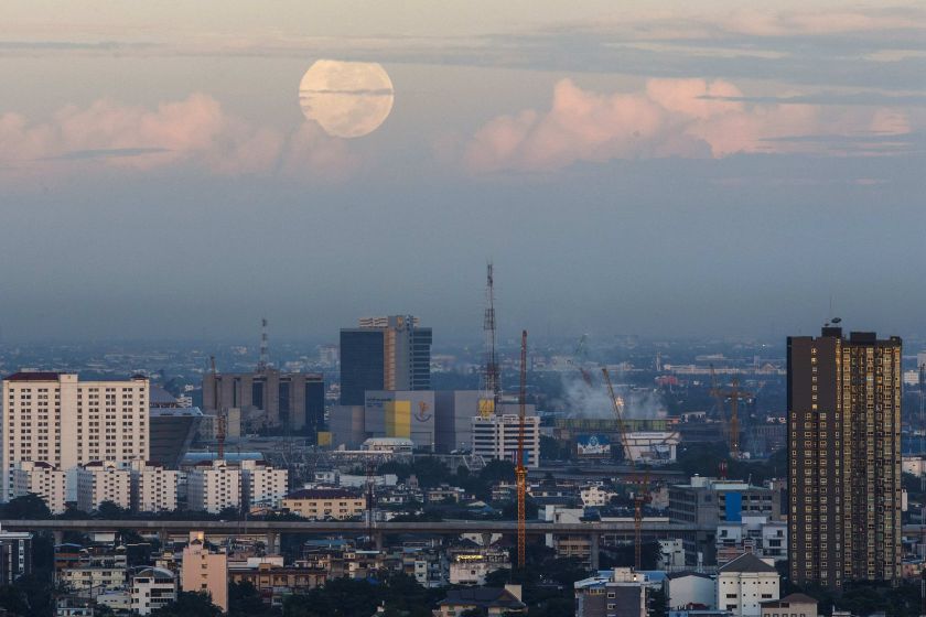 A supermoon is seen over downtown Bangkok August 11, 2014. u00e2u20acu201d Reuters pic