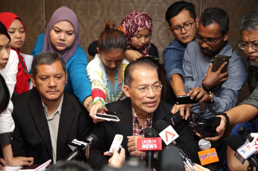 PASu00e2u20acu2122 Hulu Klang assemblyman Saari Sungip speaks to reporters during a PKR press conference in Subang Jaya August 14, 2014. u00e2u20acu201d Picture by Choo Choy May
