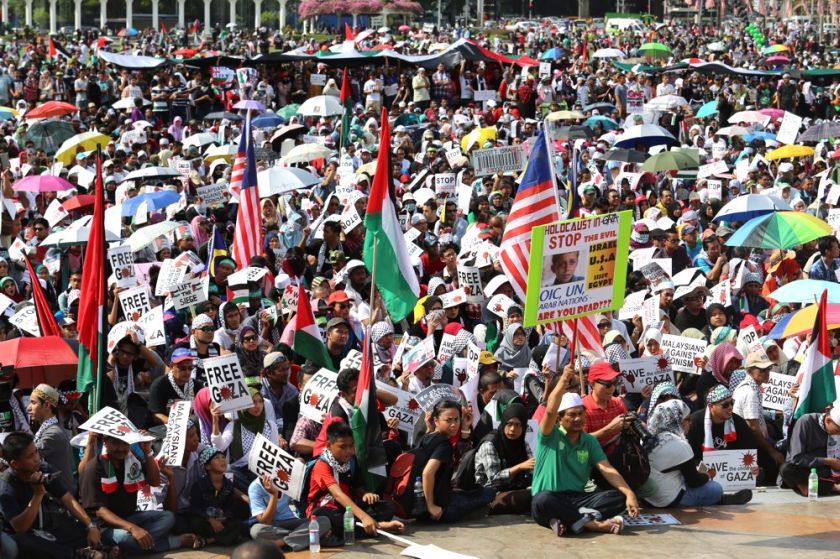 Thousands of Malaysians thronged Dataran Merdeka to participate in the pro-Palestine rally at Dataran Merdeka, Kuala Lumpur, August 2, 2014. u00e2u20acu2022 Picture by Choo Choy May