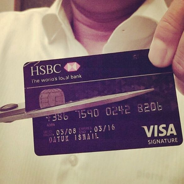 Datuk Seri Ismail Sabri Yaakob cuts up his HSBC credit card. ― Picture courtesy of Datuk Seri Ismail Sabri Yaakob