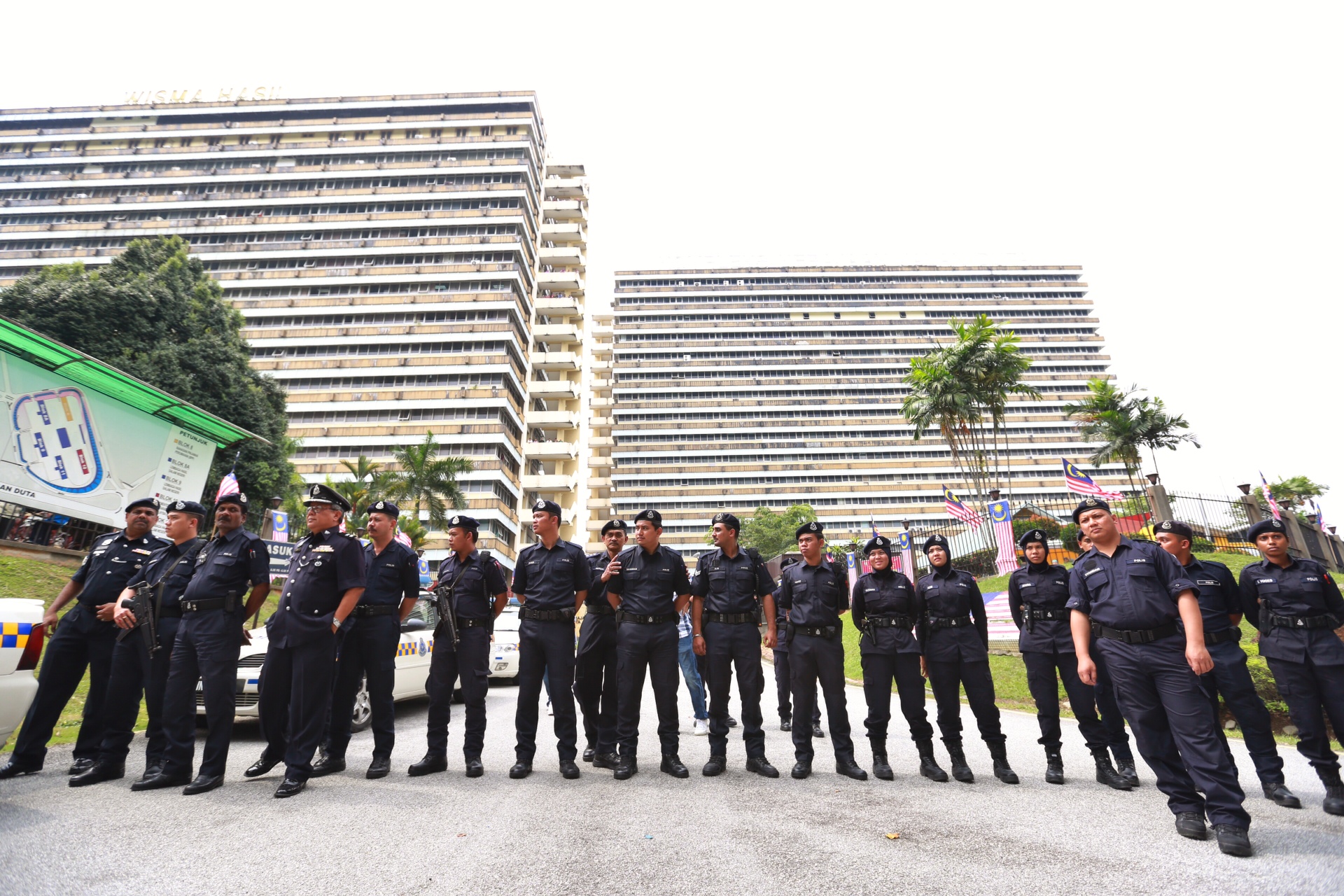 Malaysian police stand guard outside the Ministry of International Trade and Industry (MITI) during a rally against trade with Israel in Kuala Lumpur, on August 29, 2014. u00e2u20acu201d Picture by Saw Siow Feng