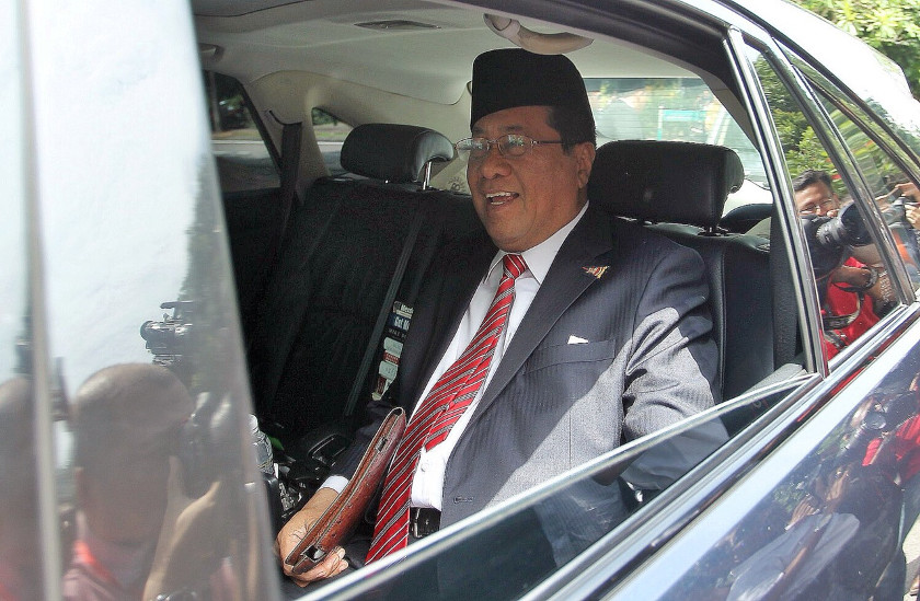 Selangor Mentri Besar Tan Sri Khalid Ibrahim arrives at Istana Kayangan for an audience with Sultan Sharafuddin Idris Shah, on August 26, 2014. u00e2u20acu201d Picture by Saw Siow Feng