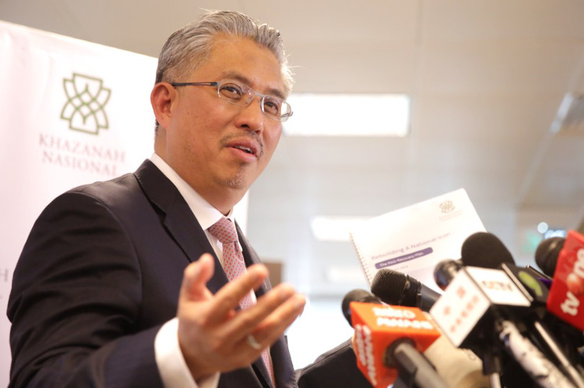 Khazanah's Managing Director Tan Sri Azman Mokhtar answers questions from the media at a special briefing on the 12-point MAS recovery plan in Kuala Lumpur, on August 29, 2014. u00e2u20acu201d Picture by Choo Choy May