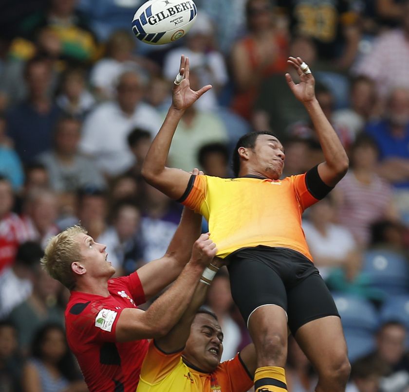 Malaysia's Muhammad Zharif Affandi (R) and Mohd Syahir Asyraf Rosli (C) battle for the ball against Wales' Iolo Evans during men's Rugby Sevens at the 2014 Commonwealth Games in Glasgow, Scotland, July 26, 2014. u00e2u20acu201d Reuters pic  