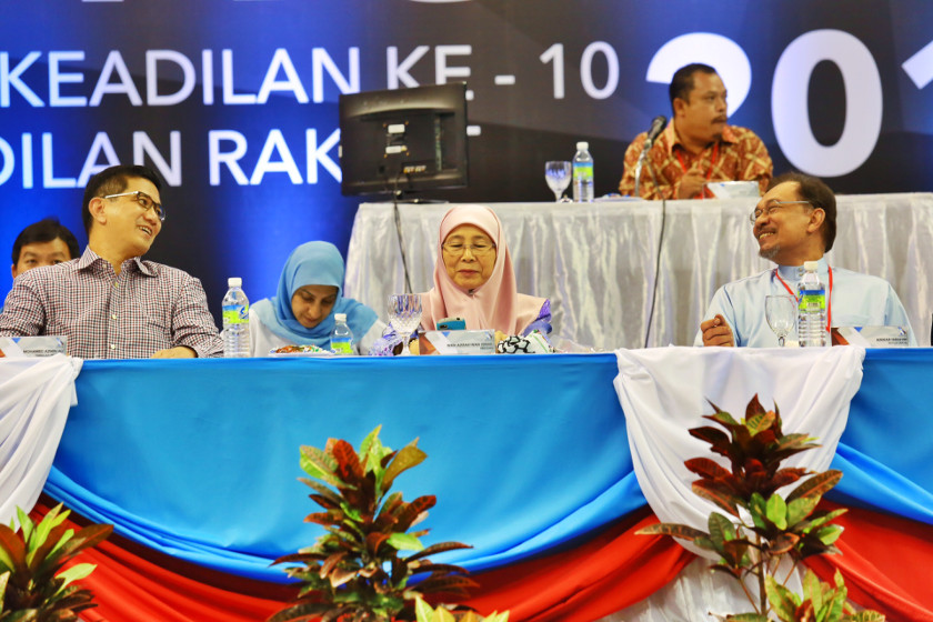 (From left) Azmin Ali shares a light moment with Datuk Seri Dr Wan Azizah Wan Ismail and Datuk Seri Anwar Ibrahim at the PKR Congress in Shah Alam, August 23, 2014. u00e2u20acu2022 Picture by Saw Siow Feng