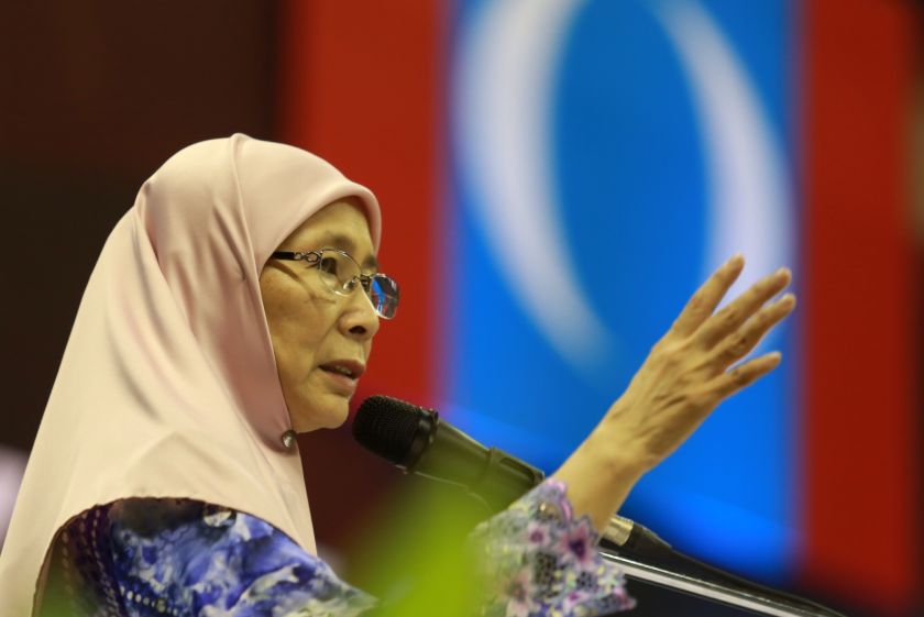 Datuk Seri Dr Wan Azizah Wan Ismail speaks at the 2014 PKR Congress in Shah Alam, August 23, 2014. u00e2u20acu2022 Picture by Saw Siow Feng