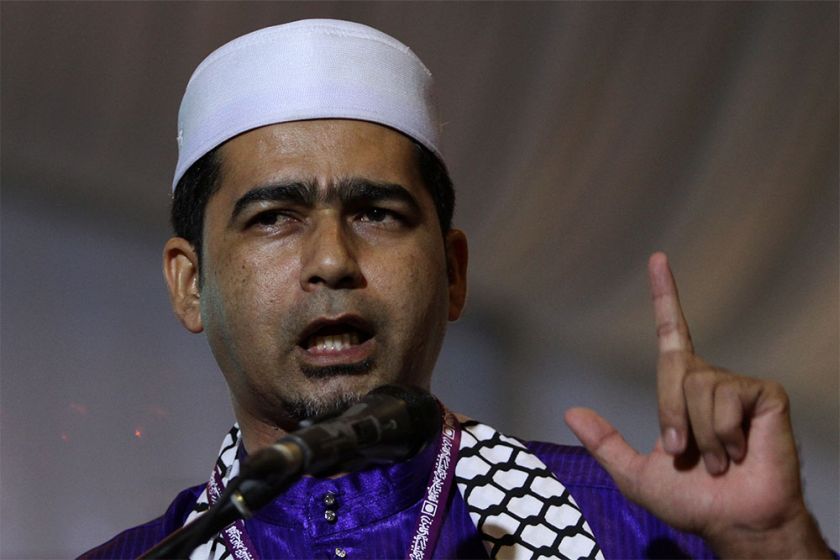 PAS Sepanggar representative, Aliakhbar Gulasan gives a speech at the partyu00e2u20acu2122s annual Muktamar in Batu Pahat, Johor, Sepetmber 19, 2014. u00e2u20acu2022 Picture by Yusof Mat Isa 