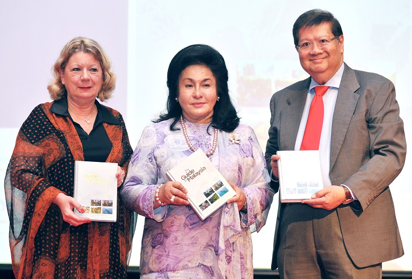 Datin Seri Rosmah Mansor (centre) at the book launch ceremony of the 8th edition of u00e2u20acu02dcThe Guide To Malaysiau00e2u20acu2122, September 18, 2014. u00e2u20acu201d Bernama pic