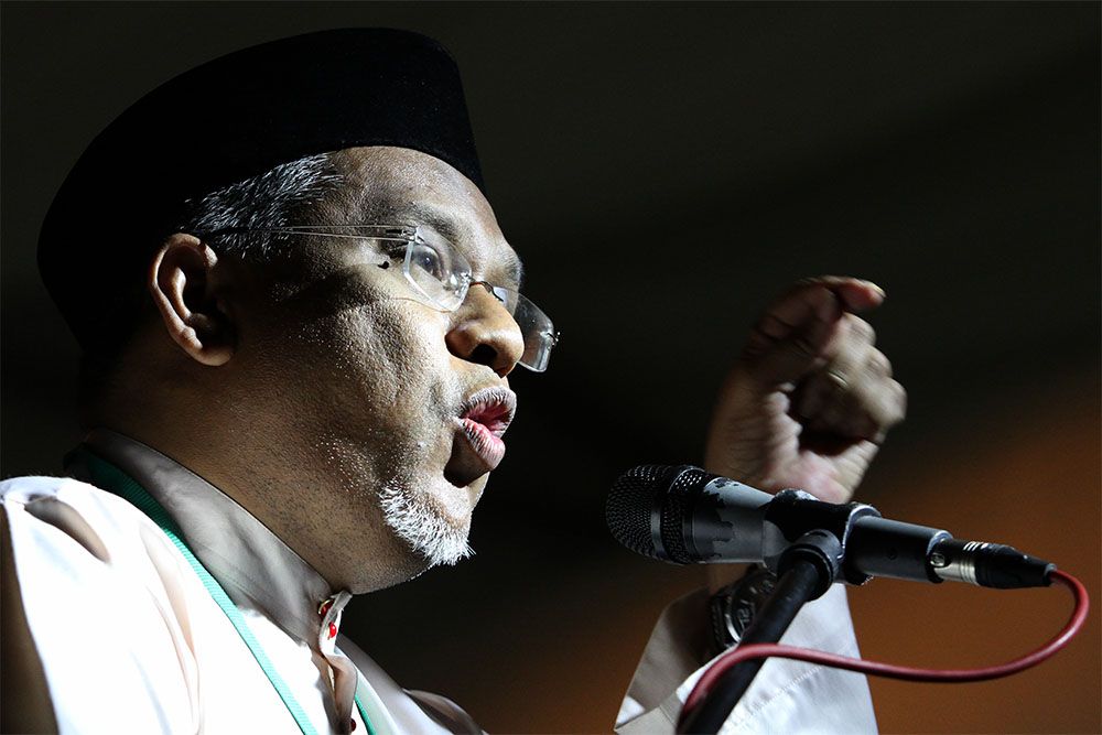 LUHAM bureau chief Hanipa Maidin speaks at the partyu00e2u20acu2122s annual congress in Johor, September 20, 2014. u00e2u20acu201d Picture by Yusof Mat Isa