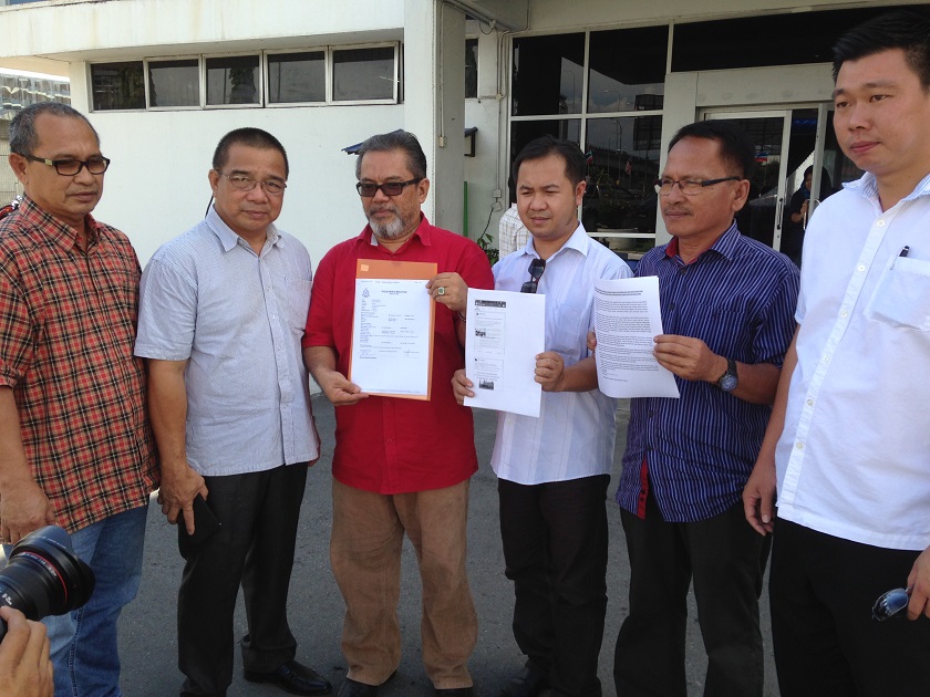 Musli Oli (third from left) with members of Pertubuhan Solidariti Masyarakat Sabah at the Kota Kinabalu city police headquarters after making their police report, on September 2, 2014. u00e2u20acu201d Picture by Julia Chan