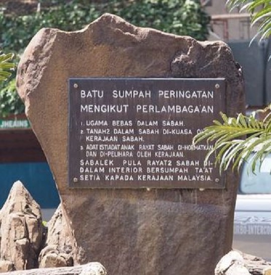 Previous pictures of the Keningau oath stone showed that it once contained the words u00e2u20acu02dcKerajaan Malaysia Jaminu00e2u20acu2122 (Malaysian Government guarantees) that are now missing from before the three-point declaration. u00e2u20acu2022 Picture by Julia C