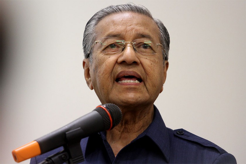 Tun Dr Mahathir Mohamad claimed that he had warned Prime Minister Datuk Seri Najib Razak that his Bantuan Rakyat 1 Malaysia (BR1M) programme would not help BN in the general election. u00e2u20acu201d Picture by Yusof Mat Isa