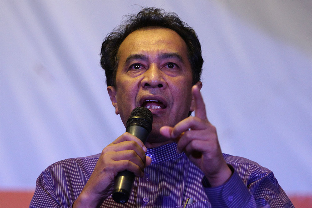 PAS Vice President Datuk Husam Musa gives a speech at the PAS 60th Muktamar in Batu Pahat, September 18, 2014. u00e2u20acu2022 Picture by Yusof Mat Isa