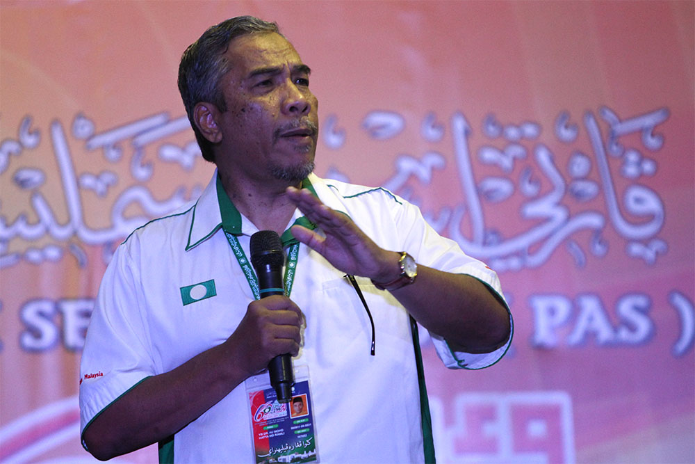 Dr Mohd Hatta Ramli gives a speech at the PAS 60th Muktamar in Batu Pahat, September 18, 2014. u00e2u20acu2022 Picture by Yusof Mat Isa
