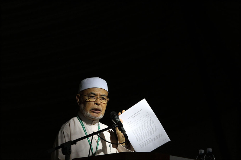 PAS deputy spiritual adviser Datuk Dr Haron Din gives a speech at the conclusion of PAS' 60th Muktamar in Batu Pahat, September 20, 2014. u00e2u20acu2022 Picture by Yusof Mat Isa