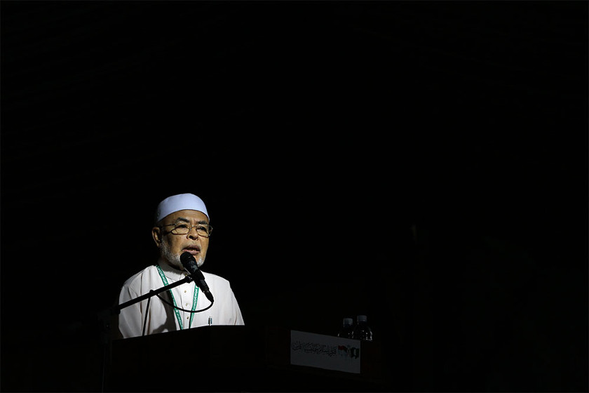PAS deputy spiritual adviser Datuk Dr Haron Din gives a speech at the conclusion of PAS' 60th Muktamar in Batu Pahat, September 20, 2014. u00e2u20acu2022 Picture by Yusof Mat Isa