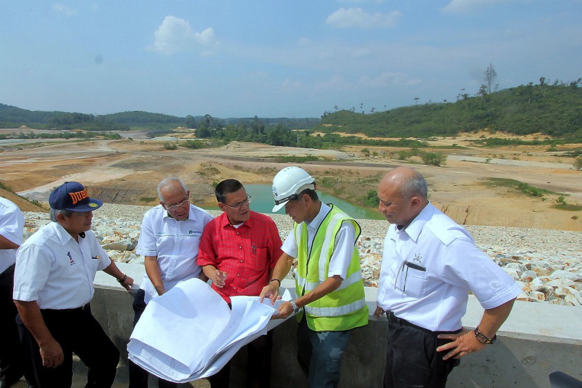 Pahang Menteri Besar Datuk Seri Adnan Yaakob (third left) being briefed about the development of Raw Water Distribution Project from Pahang to Selangor September 3, 2014. u00e2u20acu201d Bernama pic