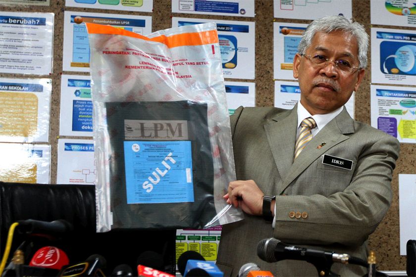 Education Minister II Datuk Seri Idris Jusoh holding up a sample set of UPSR examination papers at Bangunan Lembaga Peperiksaan Malaysia, Putrajaya, September 12, 2014. u00e2u20acu201d Picture by Yusof Mat Isa