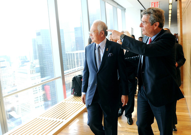 Prime Minister Datuk Seri Najib Tun Razak accompanied by the president of the New York Academy of Sciences, Ellis Rubenstein (right) take a view of the city of New York, September 25, 2014. u00e2u20acu201d Bernama pic