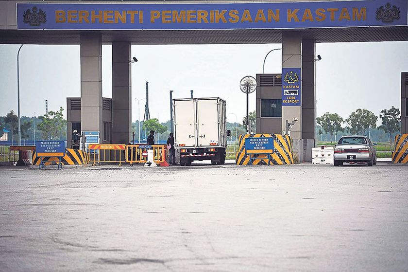 Customs officers inspecting vehicles at the entrance to Port Klang Free Zone yesterday. u00e2u20acu201d Picture by Firdaus Latif