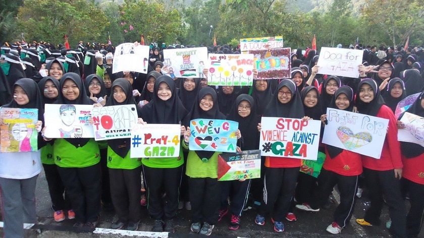 Students at MRSM Langkawi dressed in the black burqa with 'support Gaza' headbands. u00e2u20acu201d Picture courtesy of MARA