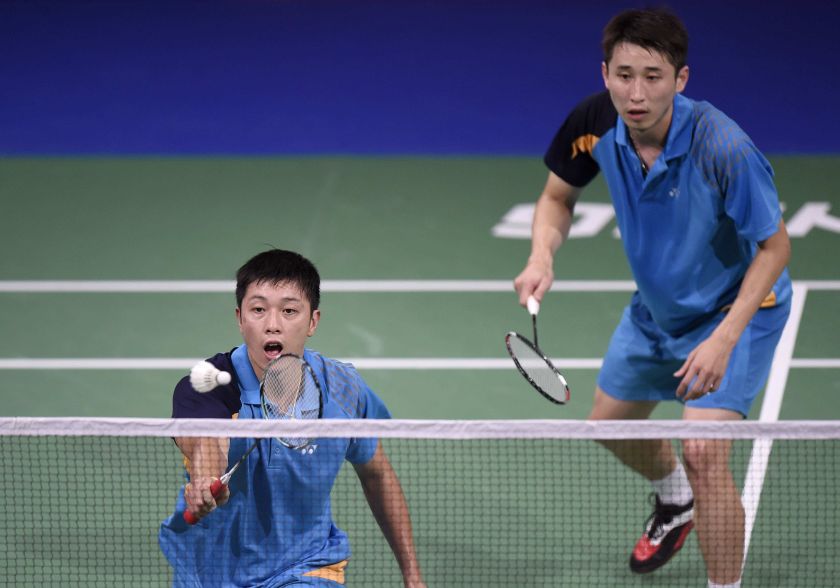 Lee Yong-dae (R) and Yoo Yeon-seong of South Korea play against Lee Sheng-mu and Tsai Chia-hsin of Taiwan during their men's doubles quarter-final match at the Badminton World Championship in Copenhagen August 29, 2014. u00e2u20acu2022 Reuters pic
