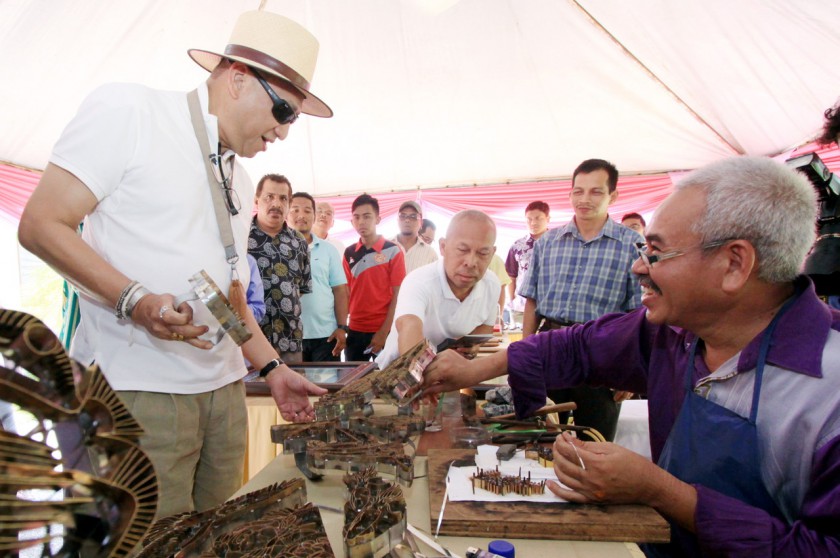 Tourism and Culture Minister Datuk Seri Mohamed Nazri Abdul Aziz (left) admires the batik-making blocks at the Kelantan Handicraft Centre in Kota Baru, in a picture released September 19, 2014. u00e2u20acu201d Bernama pic