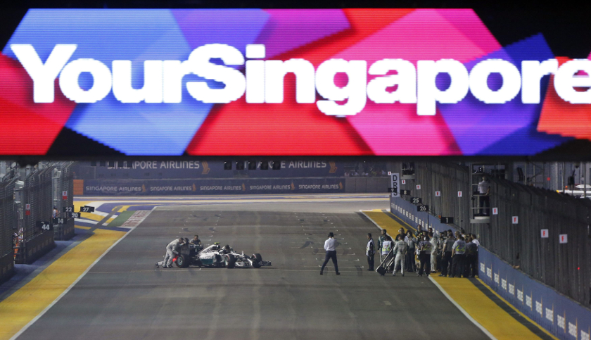 Mercedes Formula One driver Nico Rosberg of Germany has his car pushed back to the pit lane just before the start of the Singapore F1 Grand Prix at the Marina Bay street circuit in Singapore September 21, 2014. u00e2u20acu201d Reuters pic