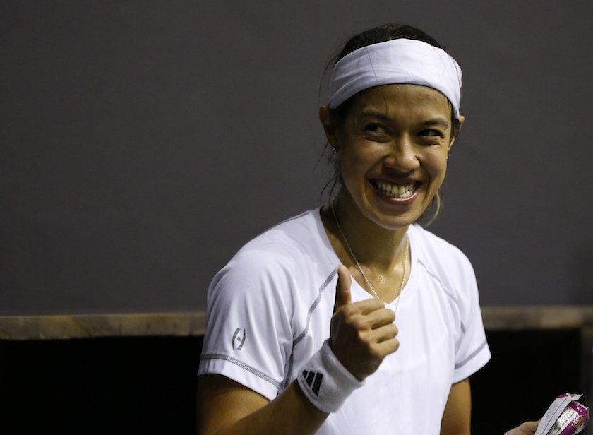 Malaysiau00e2u20acu02dcs Nicol David (right) celebrates after winning their womenu00e2u20acu2122s single squash match final against her compatriot Low Wee Wern during the 17th Asian Games in Incheon September 23, 2014. u00e2u20acu201d Reuters pic