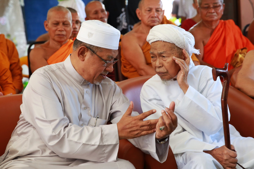 Nik Aziz at Wat Macinmaran (Wat Tham Thip) in Kelantan, on September 12, 2014. u00e2u20acu201d Picture by Saw Siow Fengn