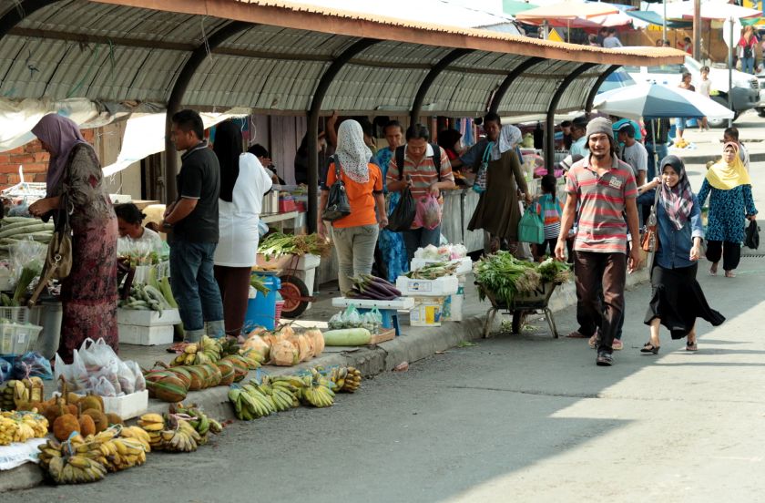 Locals shopping at Semporna's market place. u00e2u20acu201d Picture by Julia Chan