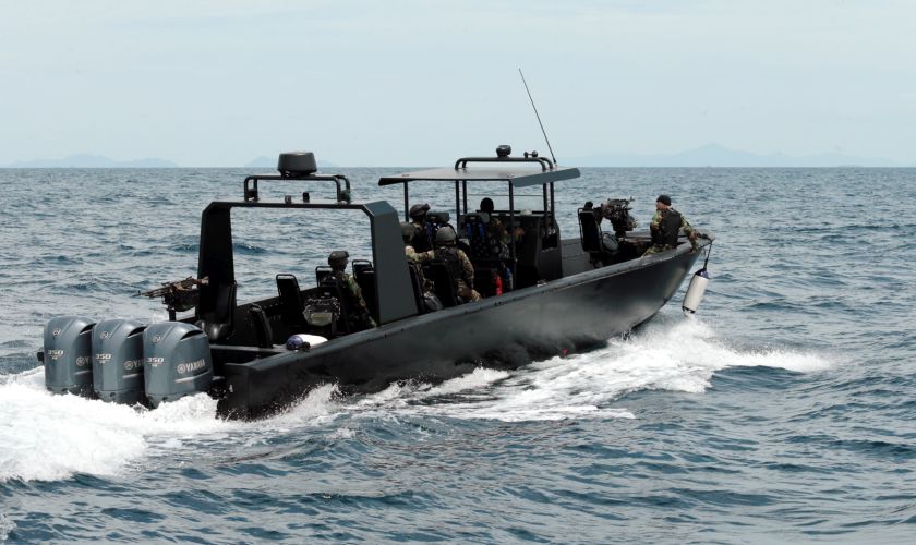 The intense presence of security forces in Semporna is reassuring to locals and tourists. u00e2u20acu201d Picture by Julia Chan