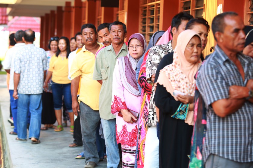Voters queue to cast their ballots for the Pengkalan Kubor by-election in Tumpat, Kelantan on September 25, 2014. u00e2u20acu201d Picture by Saw Siow Feng