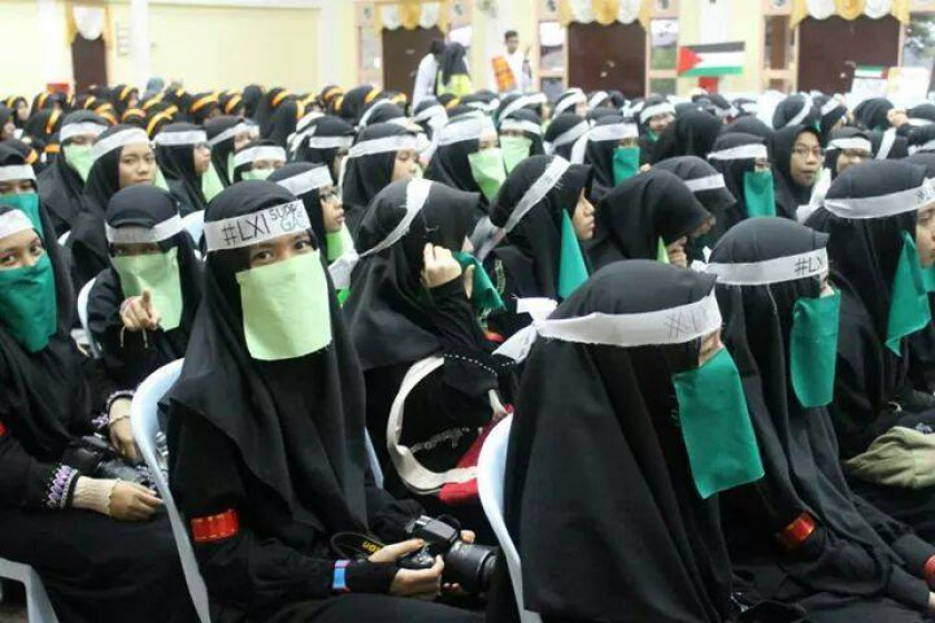 School children not in school uniforms but wearing garments more suitable for radical elements, fighters and Islamic State militants. u00e2u20acu201d Picture from Shehab News Agency