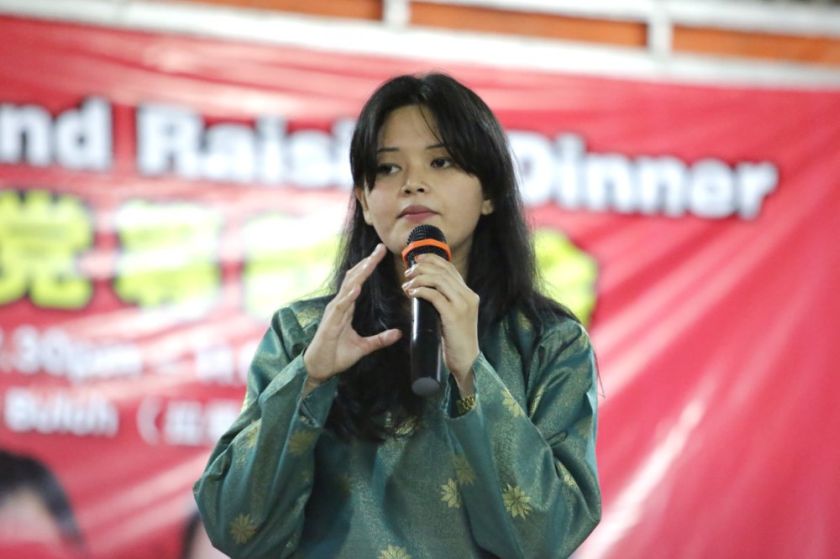 Dyana Sofya addresses the audience at the DAP fundraising dinner in Sungai Buloh, October 4, 2014. u00e2u20acu201d Picture by Choo Choy May
