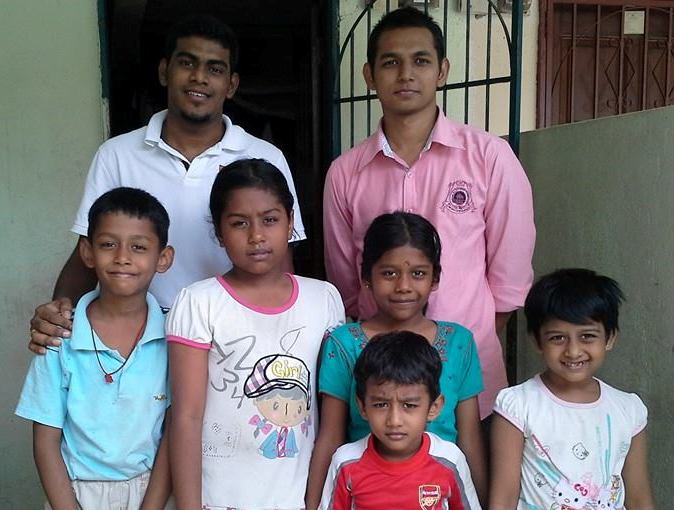 Lima kanak-kanak ini mahu belajar bersungguh-sungguh untuk mengubah nasib keluarga. u00e2u20acu201d Pix by Uthaya Sankar