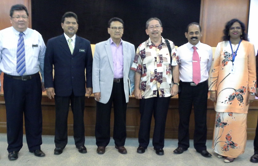 “Perasaan kami wajar dihormati,” rayu Rajeswari (kanan).