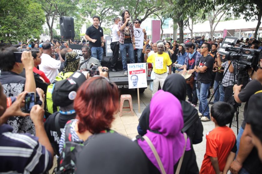 Student activist Adam Adli performs a song outside the courts in Putrajaya, October 29. 2014. u00e2u20acu201d Picture by Choo Choy May