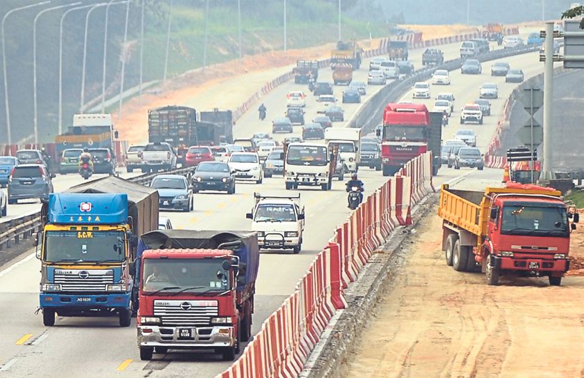 Ismail said heavy vehicles transporting essential goods such as petrol and perishable goods like fruits, vegetables, and other food items could be exempted from the proposed ban. u00e2u20acu201d File pic