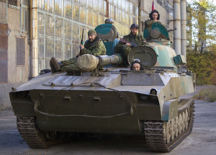 File picture shows a pro-Russian rebels sitting on a self-propelled howitzer in Donetsk, October 11, 2014. The Kremlin said Russiau00e2u20acu2122s president has ordered thousands of troops be withdrawn from its border with Ukraine. u00e2u20acu201d Reuters pic