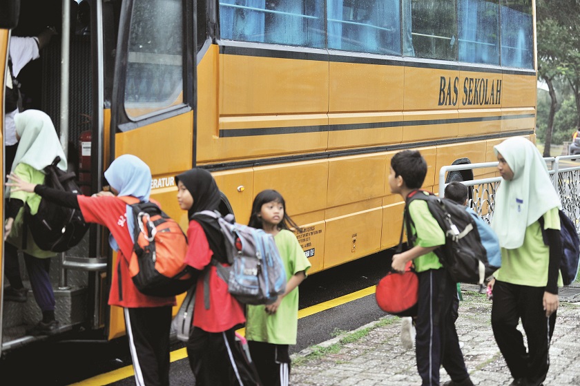 Fixed school bus fares will be lifted starting January next year. u00e2u20acu201d Picture by Azinuddin Ghazali