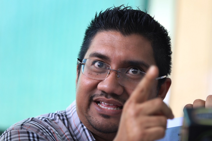Former PKR supreme council member Badrul Hisham Shaharin speaks during a press conference at Amjal Restaurant, Kuala Lumpur, on November 19, 2014. u00e2u20acu201d Picture by Saw Siow Feng
