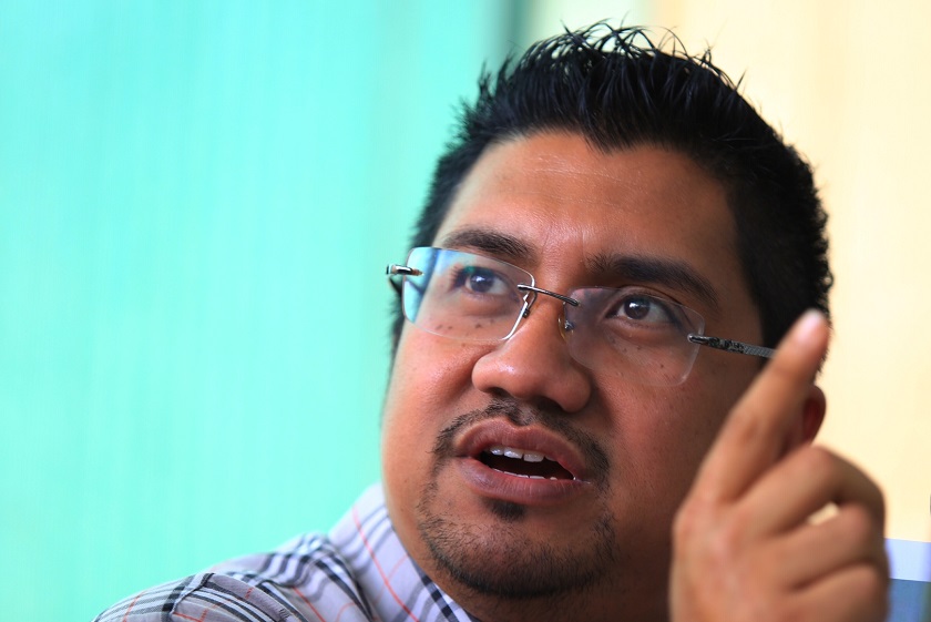 Former PKR supreme council member Badrul Hisham Shaharin speaks during a press conference at Amjal Restaurant, Kuala Lumpur, on November 19, 2014. u00e2u20acu201d Picture by Saw Siow Feng