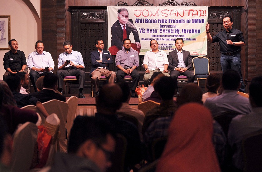 Deputy Minister in the Prime Ministeru00e2u20acu2122s Department and Umno Supreme Council member, Datuk Razali Ibrahim (right), speaks during the Jom Santai ahli 'Bona Fide Friends of Umno' event in Kuala Lumpur, November 18, 2014. u00e2u20acu201d Bernama pic