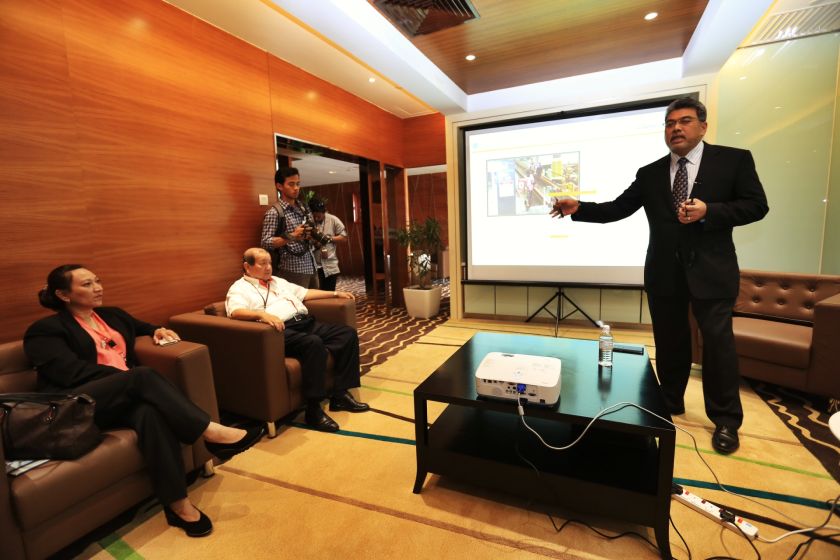 MAHB Managing Director Datuk Badlisham Ghazali gives a media briefing at KLIA2, November 27, 2014. u00e2u20acu201d Picture by Saw Siow Feng
