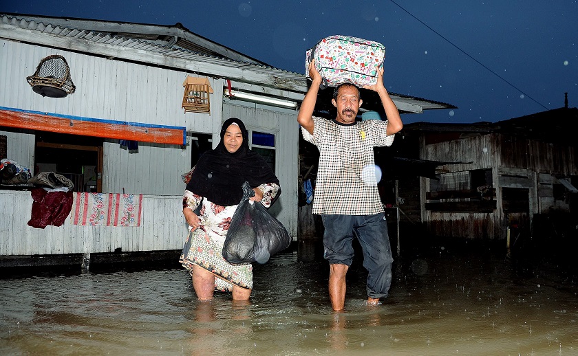 Abdullah Ibrahim and wife Zainon Din were forced to evacuate their home in Kampung Binjai, Kuala Teregganu after heavy rain caused flood waters to rise, November 18, 2014.  u00e2u20acu201d Bernama pic