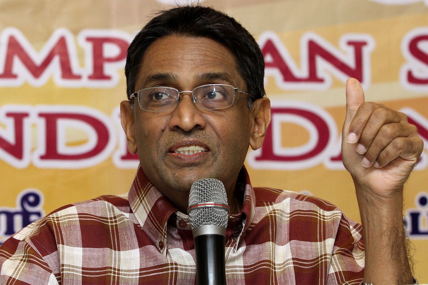 Health Minsiter, Datuk Seri Dr S. Subramaniam speaks during a dialogue session organised by the Indian government at Pearl International Hotel in Kuala Lumpur, November 9, 2014. u00e2u20acu201d Picture by Yusof Mat Isa